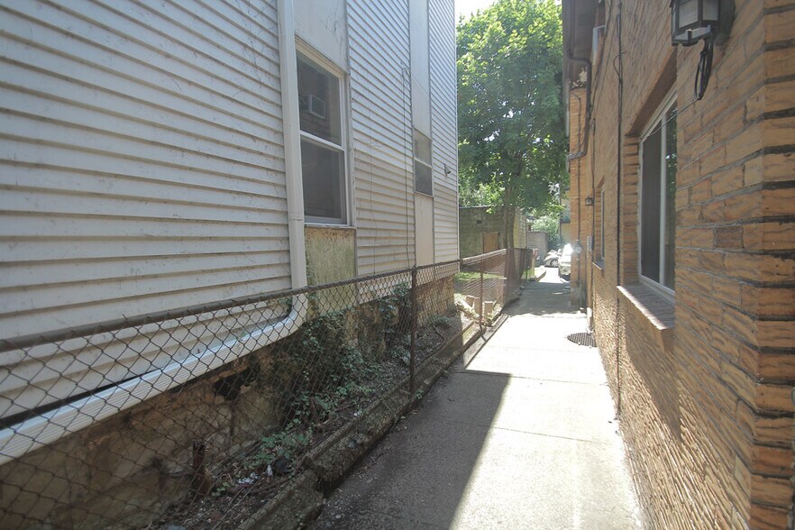 Building Photo - 408 South Ave