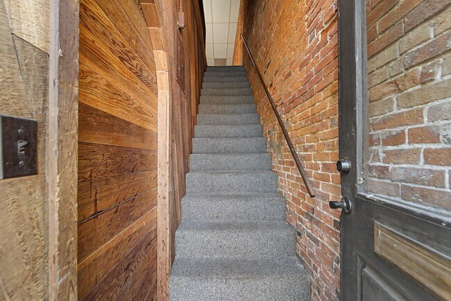 Building Photo - 1113
