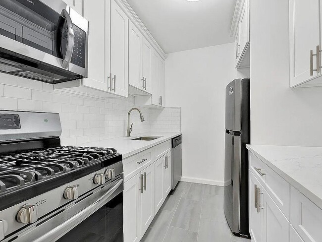 Building Photo - 88-08 151st Ave