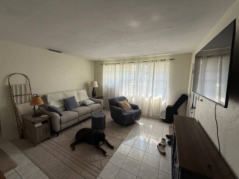 Building Photo - 23 Hibiscus Dr