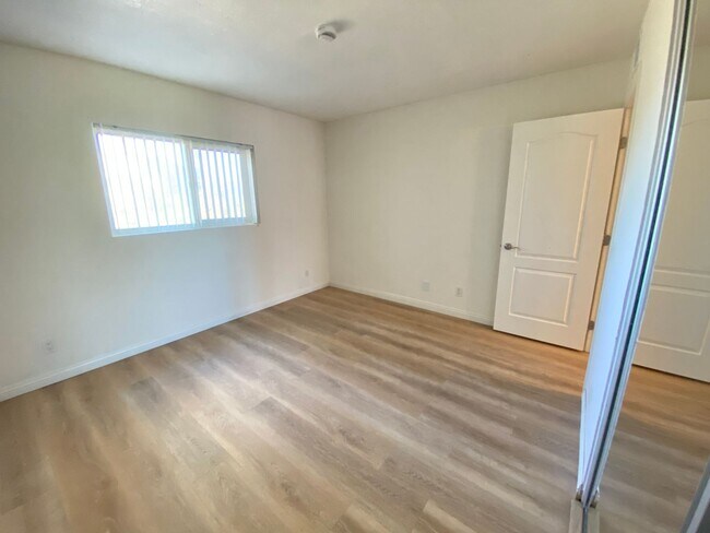 Building Photo - *Special* Charming 2 bedroom 2 bathroom Condo in Oceanside!