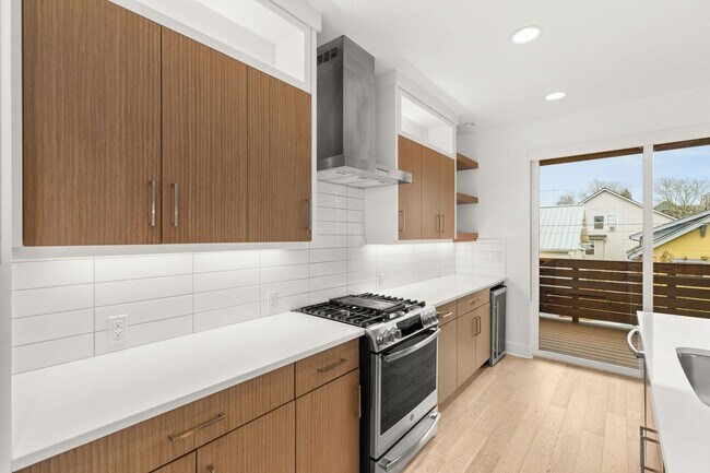 Building Photo - Stunning, Modern 4 bed home with attached ADU in King Neighborhood - AVAILABLE NOW!!