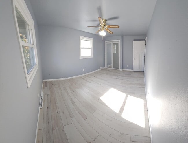 Building Photo - 817 N Hawthorne Dr