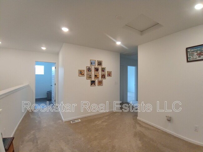 Building Photo - 109 W Goldenrod Ave