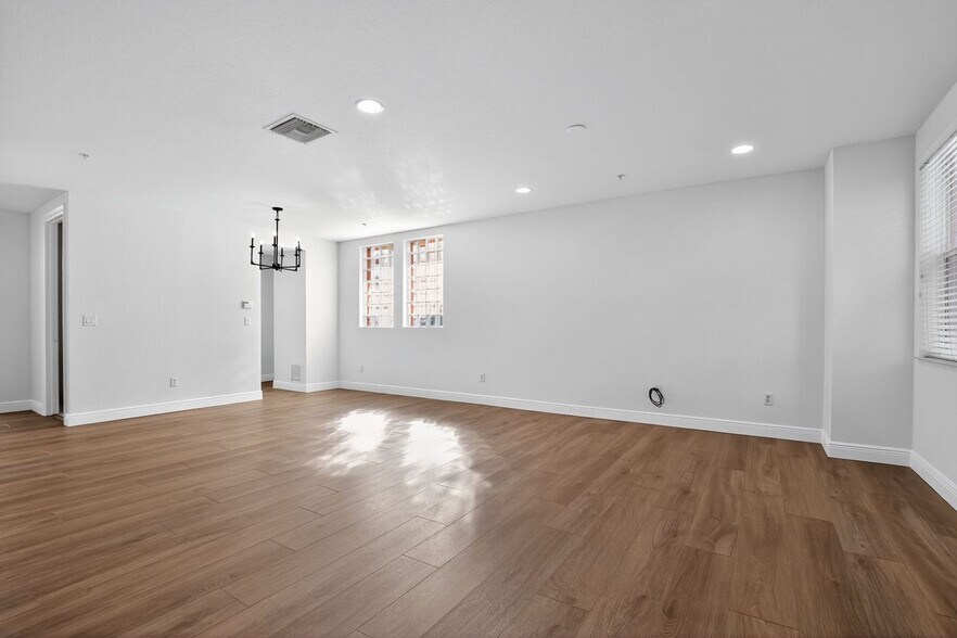 Building Photo - 645 Amador Ln