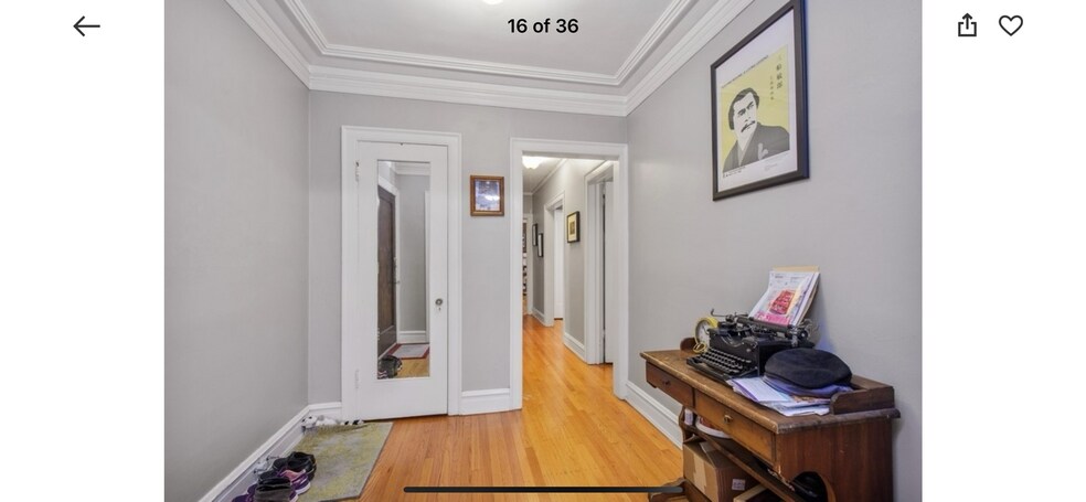 Foyer - 1440 W Elmdale Ave