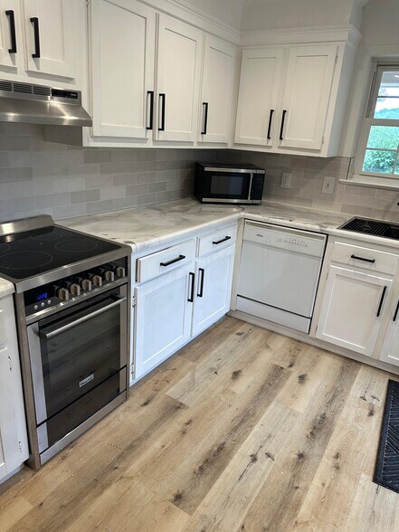 Building Photo - 2765 Tanglewood Dr