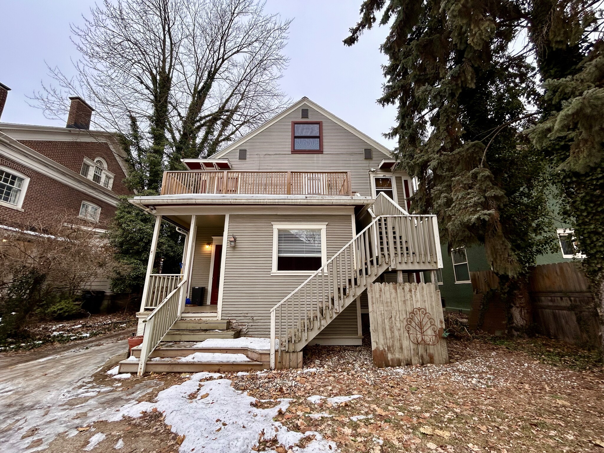 Back Exterior - 320 Madison Ave SE