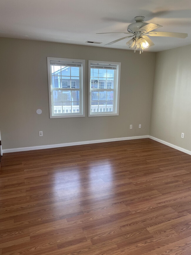 Building Photo - 883 N Cool Ave