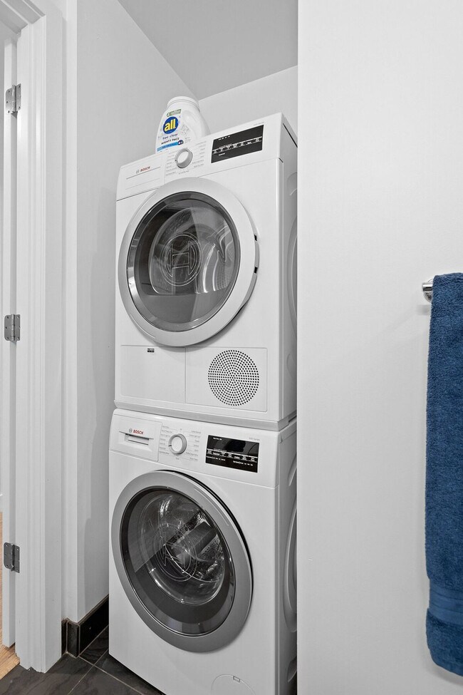 Building Photo - 1315 NW 19th Ave