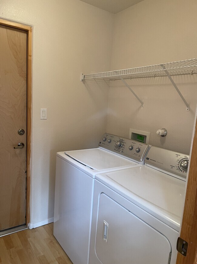 Building Photo - 7304 Via Contenta NE