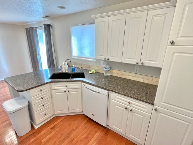 Building Photo - *MOVE-IN SPECIAL!*  Beaverton Home on Corner Lot with Attached Garage, Fenced Backyard, Deck