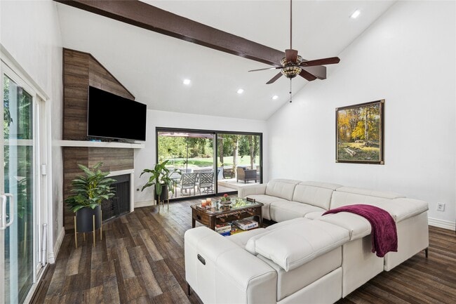 Building Photo - 64 N Timber Top Dr