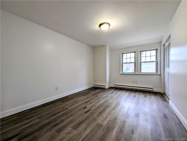 Building Photo - 10 Scuppo Rd