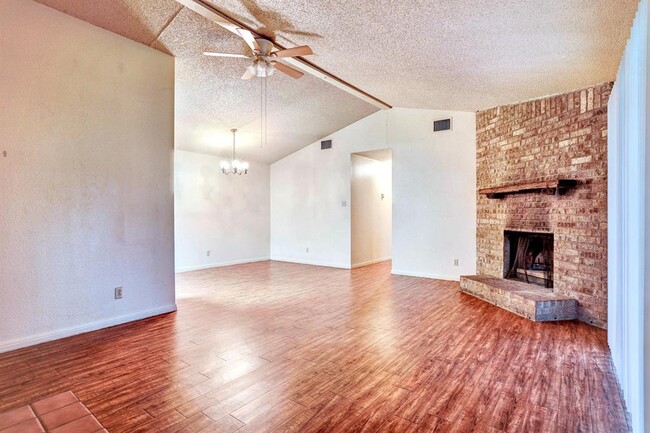 Building Photo - 106 Hughson Ct