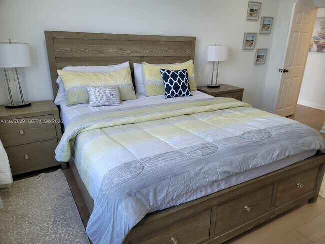 Building Photo - 1500 Bay Rd