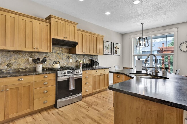 Building Photo - 5722 W Hidden Springs Dr