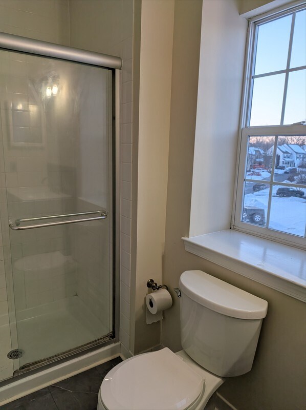 Building Photo - 906 Hamilton Rd