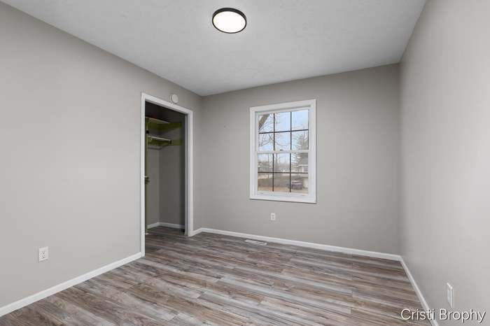 Building Photo - 952 Woodside Dr