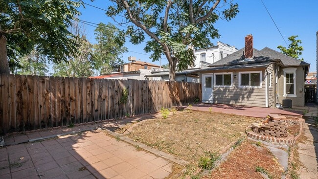 Building Photo - Unique 2 Bed, 1 Bath Home in the Lincoln P...