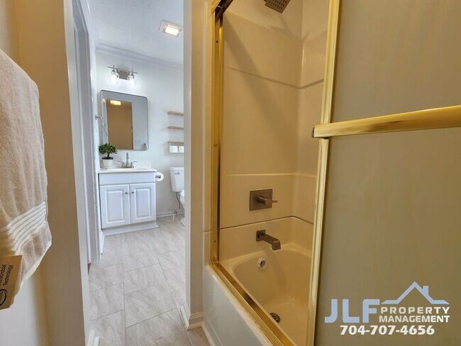 Building Photo - COMING SOON- Remodeled 2 Bed/1 Bath Home in Peaceful Salisbury!