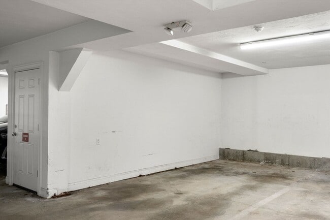 Building Photo - 205 W 8th St