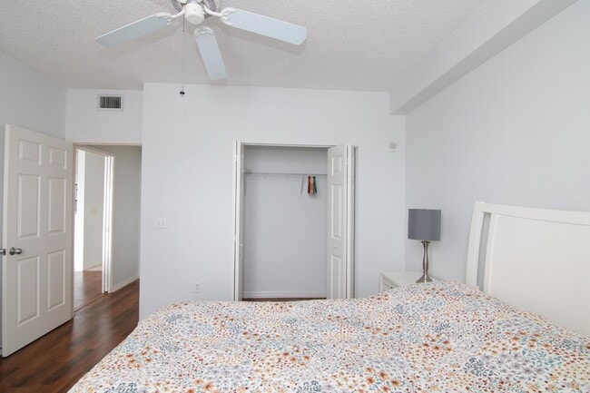 Building Photo - 616 Clearwater Park Rd