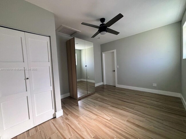 Building Photo - 401 S Highland Dr