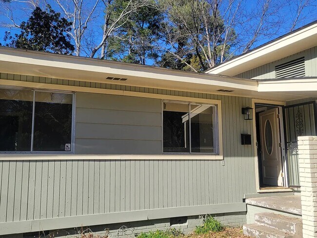 Building Photo - 646 Piermont St