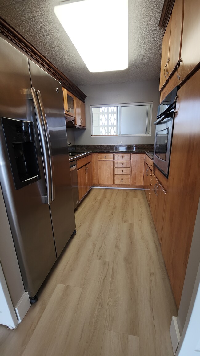 Building Photo - 469 Ena Rd