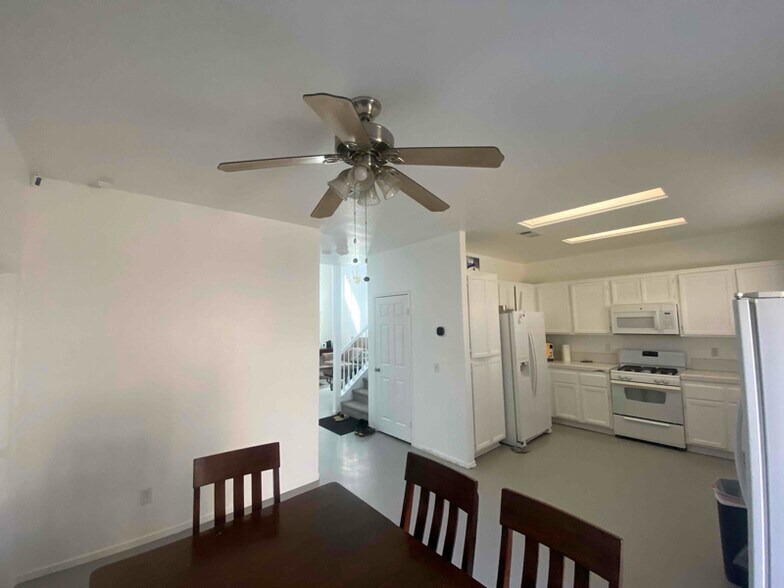 Building Photo - 15220 Hallmark Ln