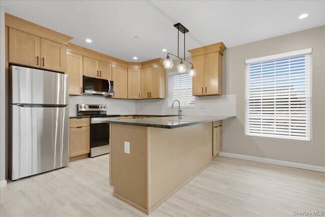 Building Photo - 71 N Main St