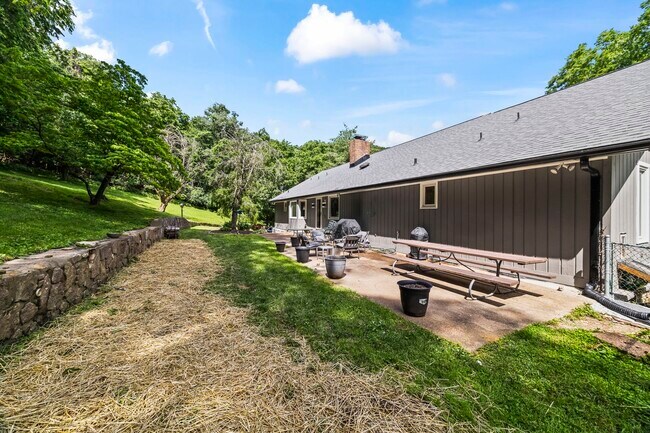 Building Photo - 5353 Green Valley Ct