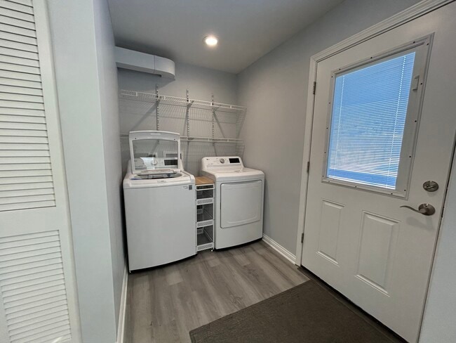 Building Photo - 807 Elm Ave