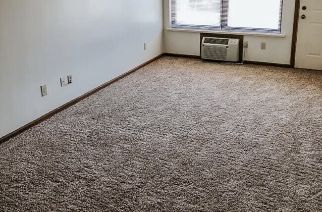 Building Photo - 400 Cadillac St