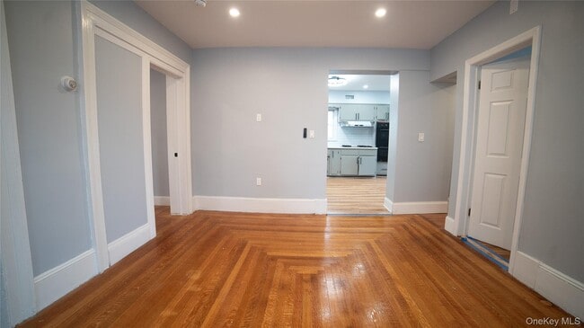 Building Photo - 305 N Terrace Ave