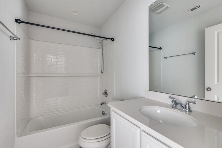 Building Photo - 10128 Boxelder Dr