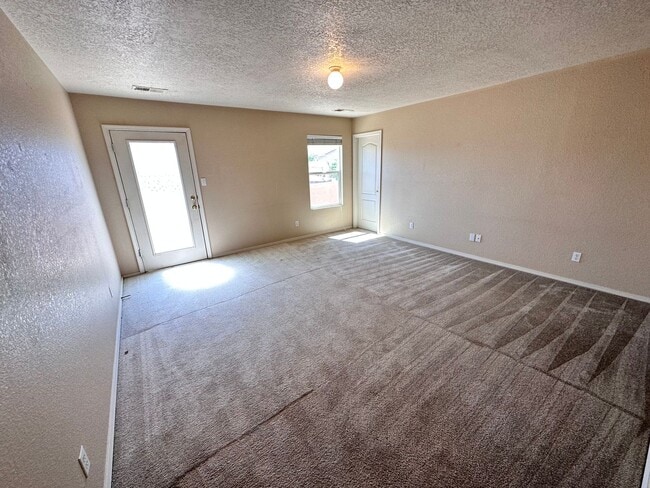 Building Photo - Stunning 3 bed, 2.5 bath, 2575 sq ft home ...