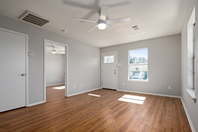 Building Photo - 1204 Hillyer St