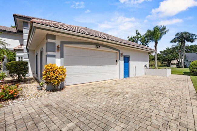 Building Photo - 2-Story pool home in The Fairways of Hunters Creek