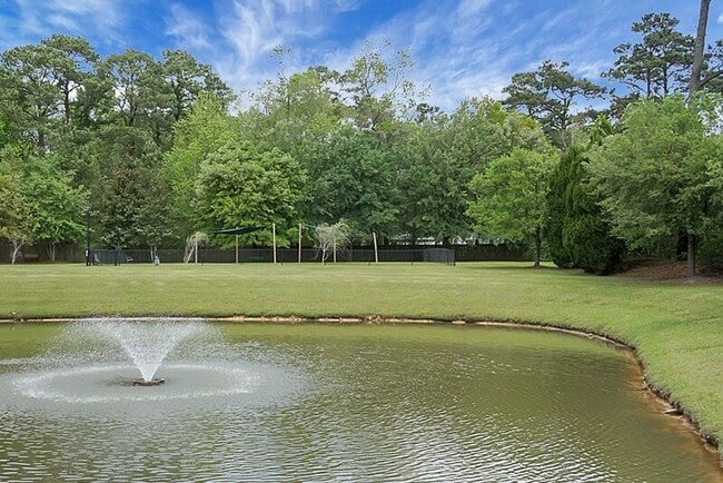 Building Photo - 215 Hemingway Cir