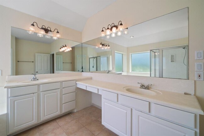 Building Photo - 6026 Briar Hill Ct