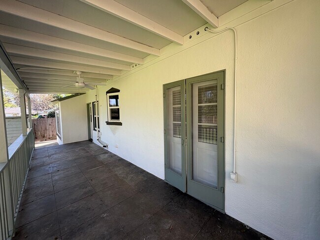 Building Photo - Charming home located in Beverly Glenn Rent Ready!