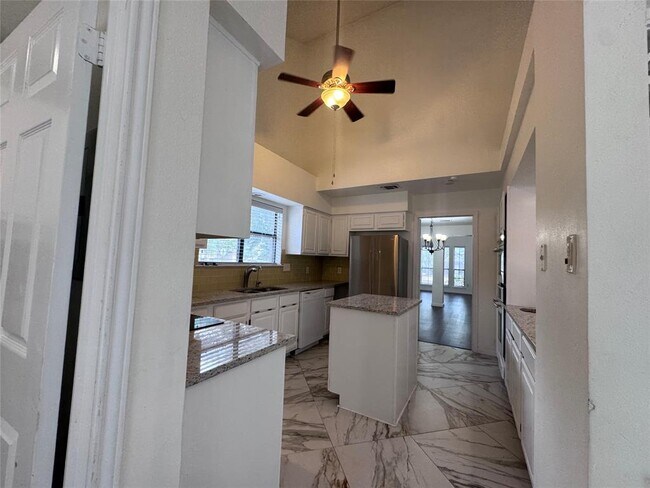 Building Photo - 306 Applewood Dr