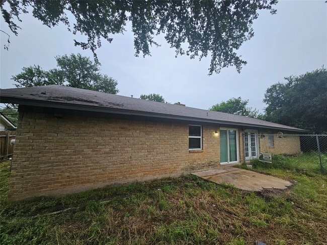 Building Photo - 1304 Glenda Dr