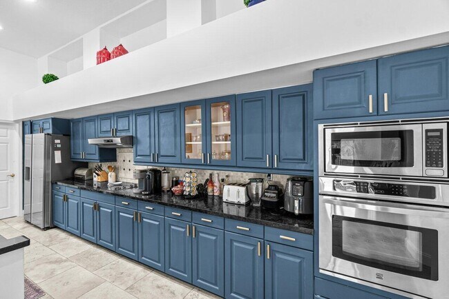 Building Photo - 2700 NW 49th St