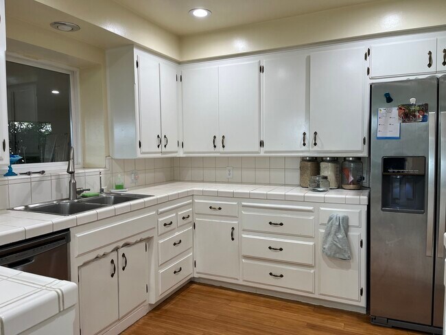 Building Photo - 5273 Montecito Dr