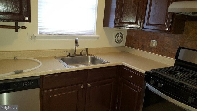 Building Photo - 1833 Addison Rd S