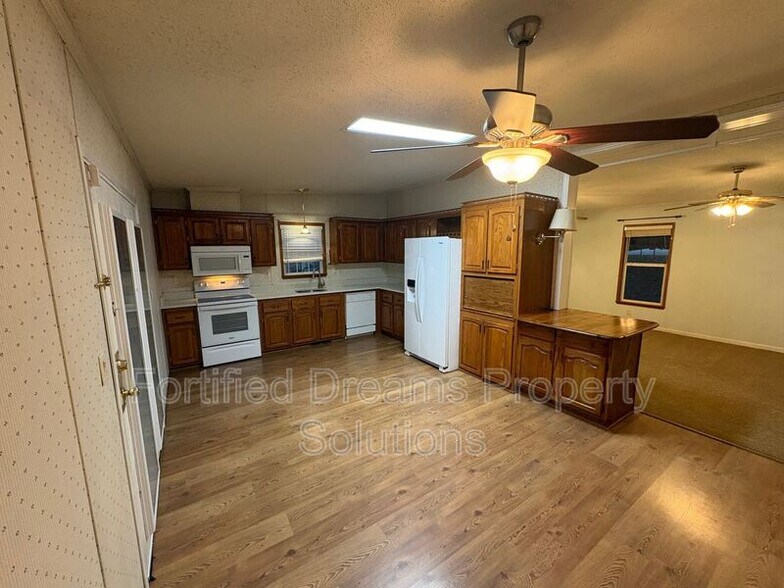 Building Photo - 1980 Bethania-Rural Hall Rd