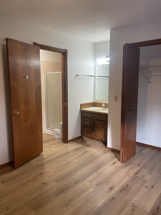 Building Photo - 3500 S Vintage Way